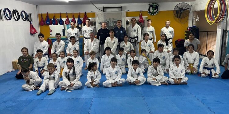 Más de 40 taekwondistas locales rindieron exámenes de GUP